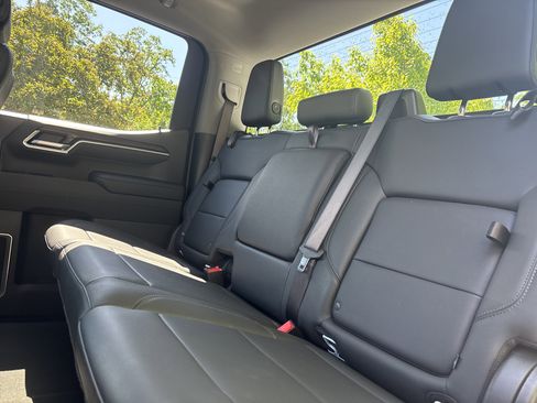 Used 2025 GMC Sierra 1500 SLT AWD/4WD image 13