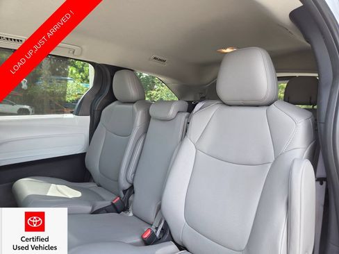 Certified 2025 Toyota Sienna XLE FWD image 23