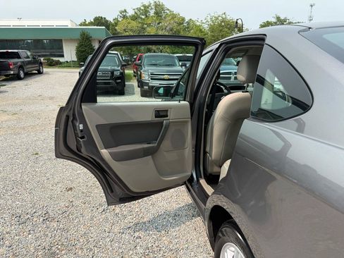 Used 2011 Ford Focus SE FWD image 27