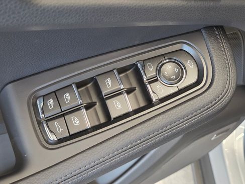 New 2026 Porsche Macan AWD/4WD image 15