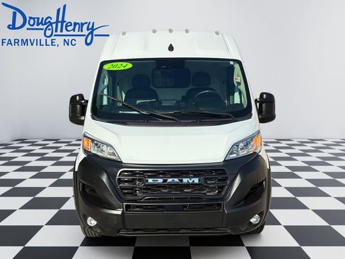 Used 2024 RAM ProMaster 2500 w/ Convenience Group image 8