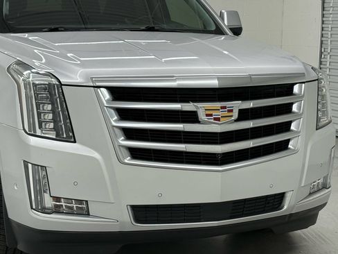 Used 2018 Cadillac Escalade Premium Luxury RWD image 41