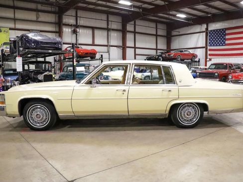 Used 1986 Cadillac Brougham Brougham image 4