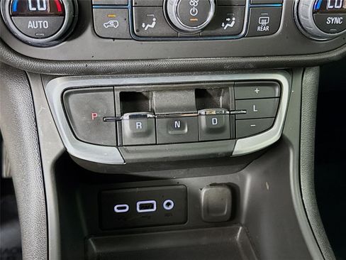 Certified 2024 GMC Terrain SLE w/ Driver Convenience Package FWD image 17