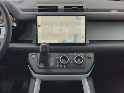 Used 2025 Land Rover Defender 110 S image 30