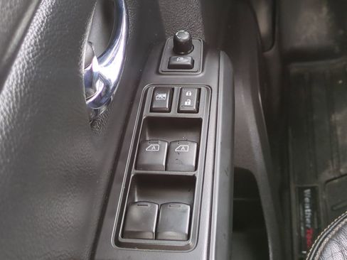 Used 2019 Nissan Titan SL w/ Midnight Edition image 25