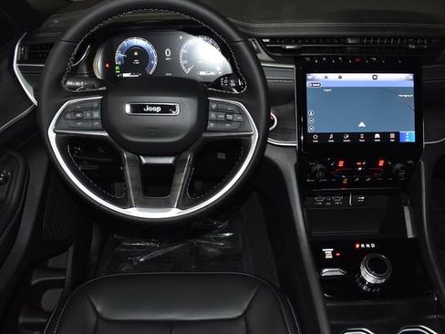 New 2025 Jeep Grand Cherokee Limited image 12