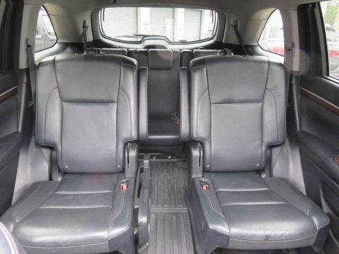 Used 2015 Toyota Highlander Limited w/ Driver Technology Package AWD/4WD image 23