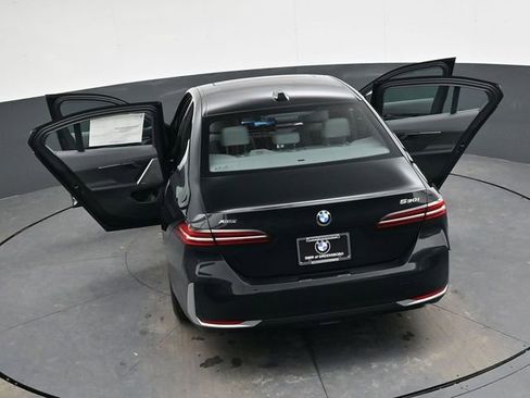New 2026 BMW 530i xDrive w/ Premium Package AWD/4WD image 38