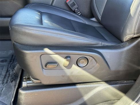 Used 2023 Chevrolet Suburban Z71 w/ Luxury Package image 19