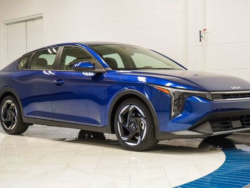 Used 2025 Kia K4 EX image 30