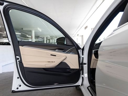 Certified 2023 BMW 530e w/ Premium Package image 13