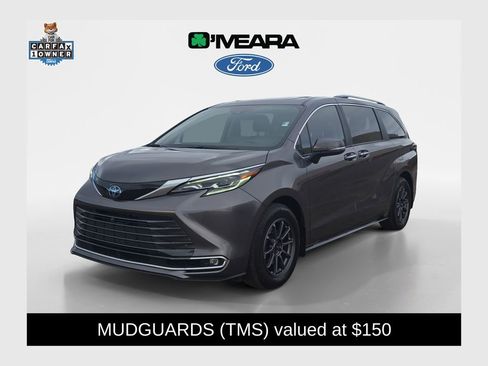 Used 2024 Toyota Sienna Platinum image 1