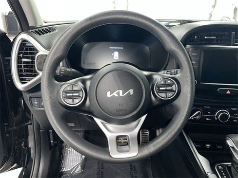 Used 2025 Kia Soul LX image 27