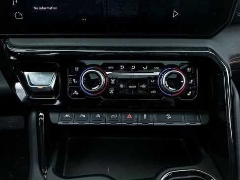 Used 2023 GMC Sierra 1500 AT4 w/ AT4 Preferred Package image 25