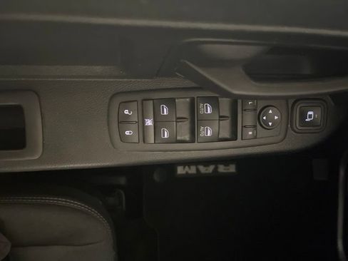 Used 2024 RAM 2500 Tradesman w/ Chrome Appearance Group AWD/4WD image 18