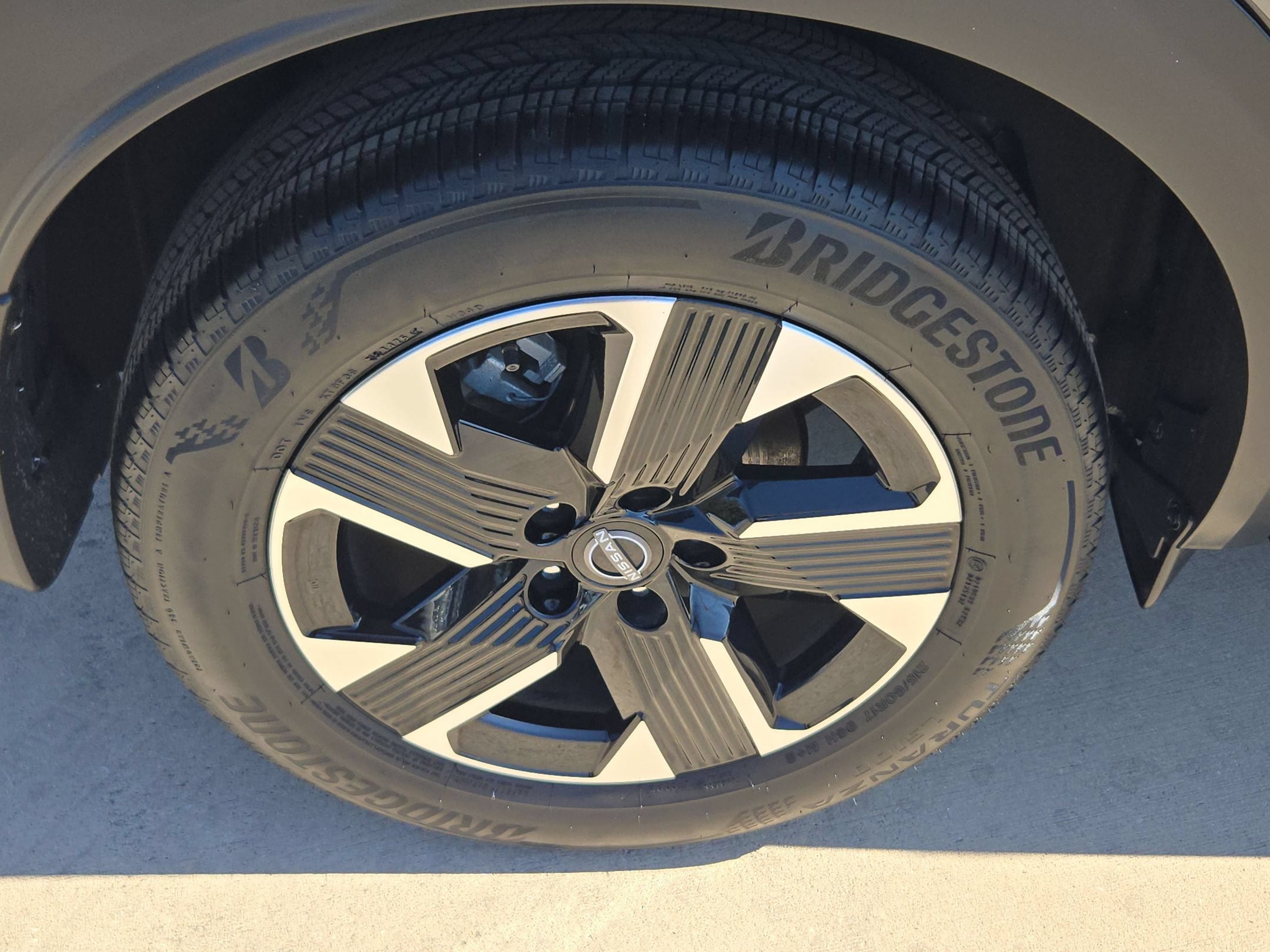 Certified 2025 Nissan Kicks SR FWD image 29