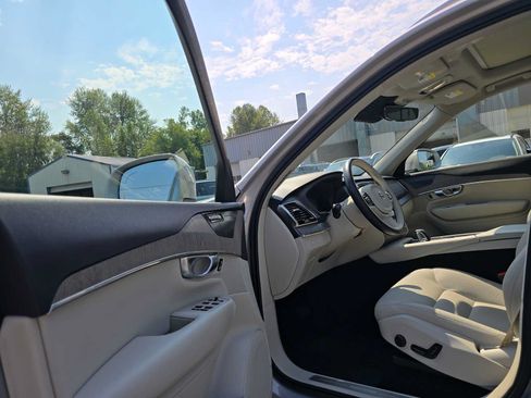 Certified 2023 Volvo XC90 T8 Plus AWD/4WD image 23