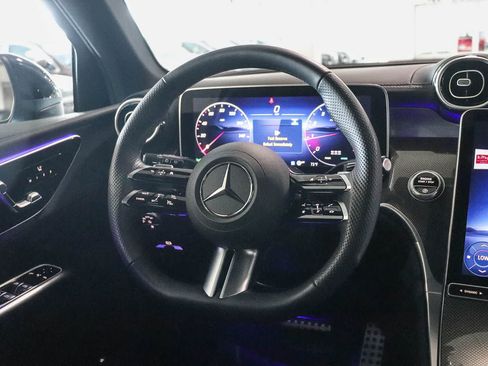 Used 2025 Mercedes-Benz GLC 300 4MATIC image 16