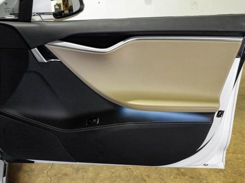 Used 2015 Tesla Model S 85D image 37