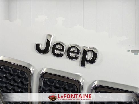 Used 2019 Jeep Cherokee Limited image 9