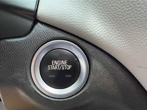 Used 2020 Chevrolet Equinox LS image 24