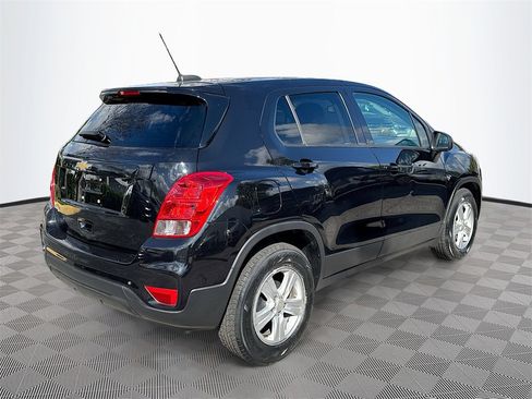 Used 2022 Chevrolet Trax LS w/ Tint and Cruise Package image 6
