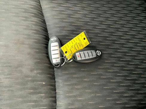 Used 2020 Nissan Rogue SV image 15