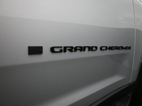 Used 2024 Jeep Grand Cherokee Altitude image 41