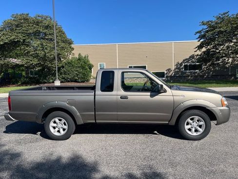 Used 2004 Nissan Frontier XE w/ (VTP) Value Truck Pkg RWD image 2