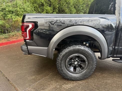 Used 2018 Ford F150 Raptor w/ Equipment Group 802A Luxury image 14