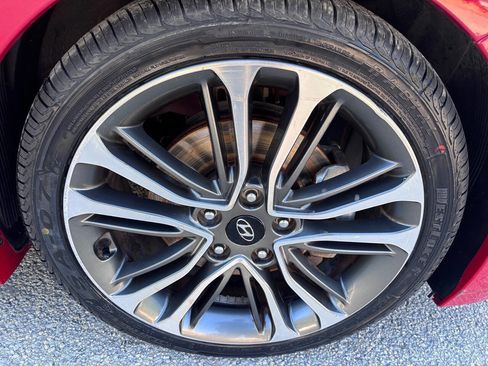 Used 2016 Hyundai Veloster Turbo w/ Option Group 04 FWD image 34