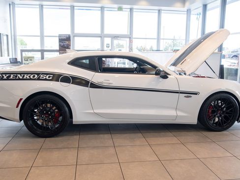 Used 2021 Chevrolet Camaro SS RWD image 4
