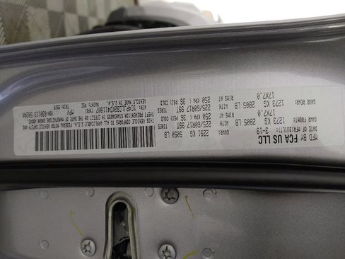 Used 2019 Jeep Cherokee Latitude w/ Popular Appearance Group FWD image 33