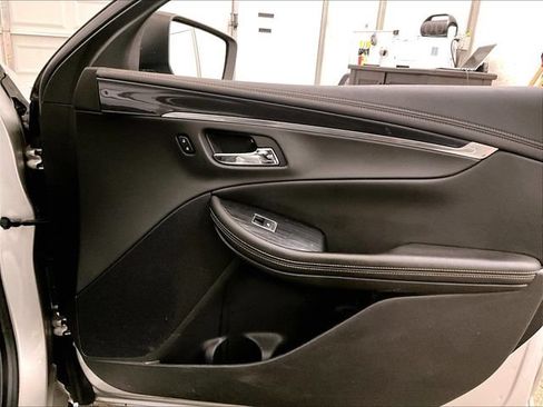 Used 2019 Chevrolet Impala LT FWD image 23