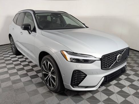 Used 2025 Volvo XC60 B5 Plus AWD/4WD image 9