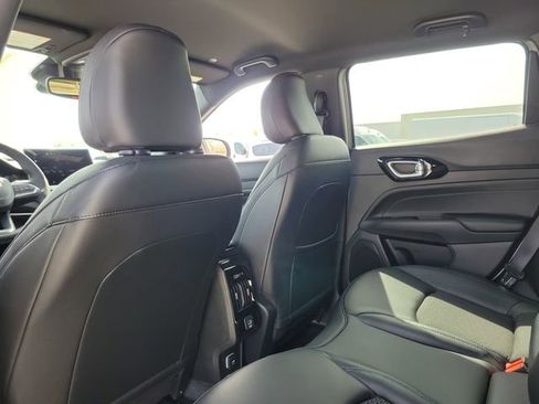 New 2026 Jeep Compass Latitude image 12