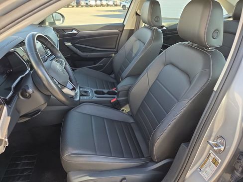 Used 2024 Volkswagen Jetta SE FWD image 16