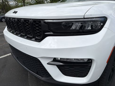 Certified 2023 Jeep Grand Cherokee Limited w/ Luxury Tech Group II AWD/4WD image 4