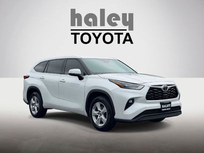 Used 2022 Toyota Highlander LE