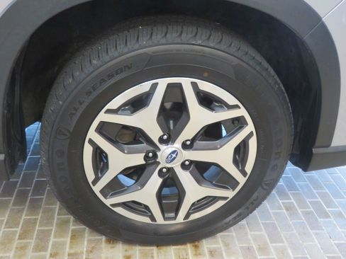Used 2023 Subaru Forester Premium AWD/4WD image 10
