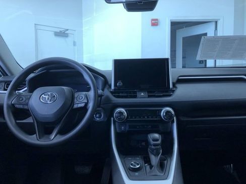 Used 2025 Toyota RAV4 XLE AWD/4WD image 17