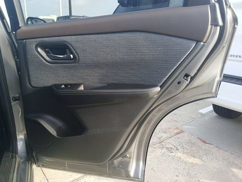Used 2023 Nissan Rogue SV FWD image 12