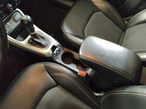 Used 2019 Jeep Compass Latitude FWD image 26