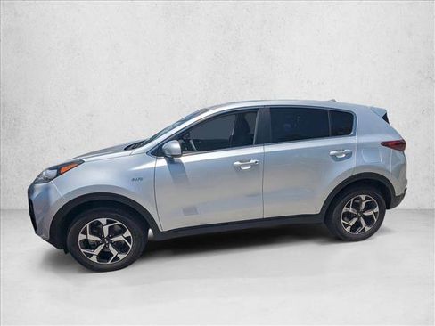 Used 2022 Kia Sportage LX AWD/4WD image 3