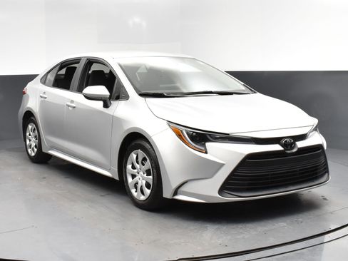 Used 2024 Toyota Corolla LE image 2