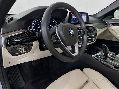 Used 2019 BMW 530i w/ Premium Package RWD image 9