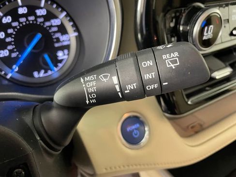 Used 2021 Toyota Highlander Limited AWD/4WD image 11