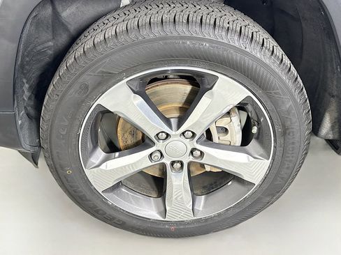 Used 2021 Jeep Grand Cherokee L Limited RWD image 32