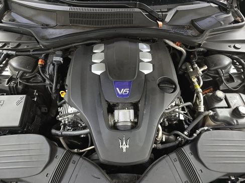 Used 2022 Maserati Quattroporte Modena Q4 image 15